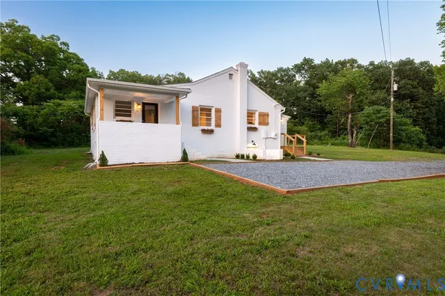 $275,000 | 3806 Richmond Highway, Spout Spring, VA 24593