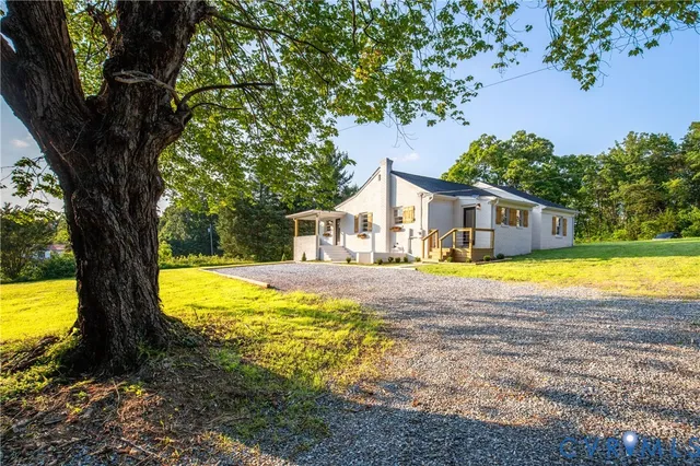 $275,000 | 3806 Richmond Highway, Spout Spring, VA 24593