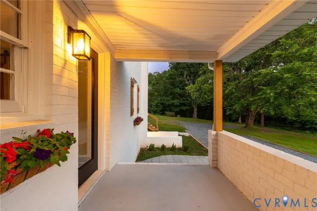 $275,000 | 3806 Richmond Highway, Spout Spring, VA 24593