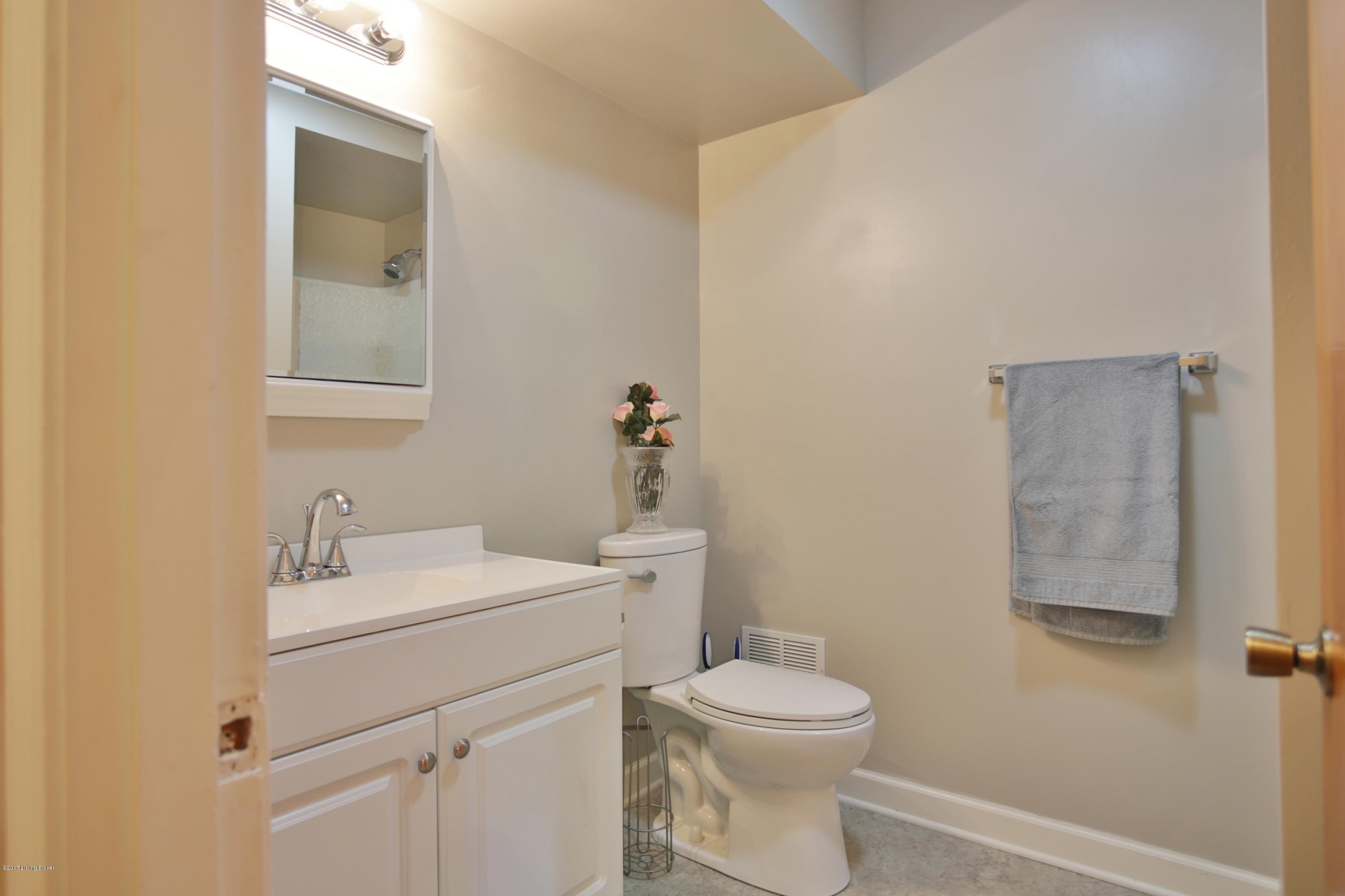 1902 Janlyn Road Louisville, KY 40299 - Photo 14 of 34 13