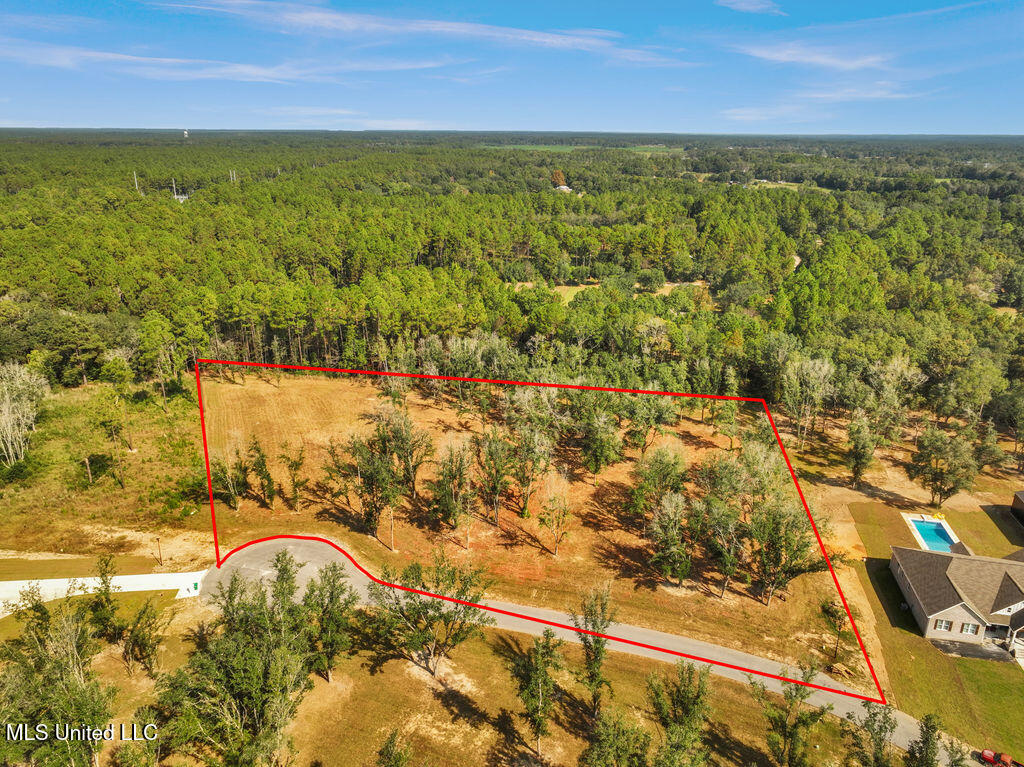 7805 Songbird Lane Moss Point, MS 39562 - Photo 3 of 16 7805SongbirdLn-1