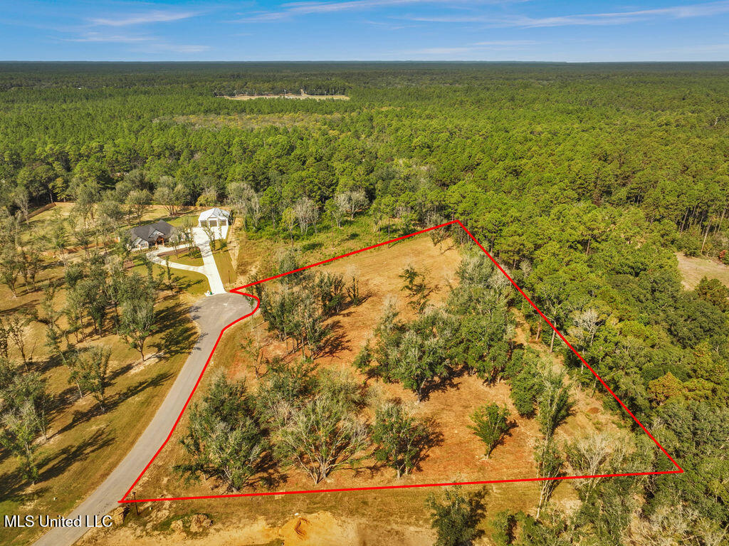 7805 Songbird Lane Moss Point, MS 39562 - Photo 4 of 16 7805SongbirdLn-3