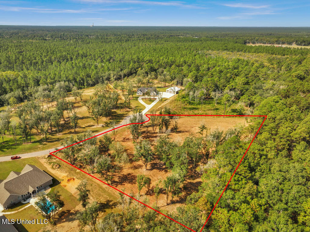 7805 Songbird Lane Moss Point, MS 39562 - Photo 5 of 16 7805SongbirdLn-4