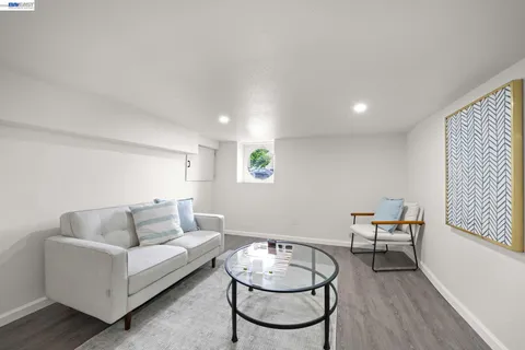 $999,999 | 340 Munich Street, San Francisco, CA 94112