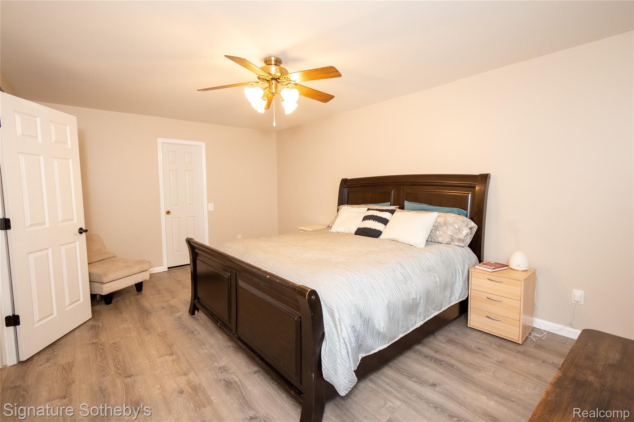 354 Whitney Drive Rochester, MI 48307 - Photo 22 of 35 Whitney Dr Master bedroom2.jpg