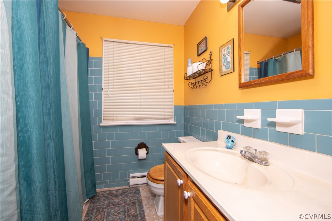 12267 Melton Road Ashland, VA 23005 - Photo 18 of 38 hall bath with tub/shower