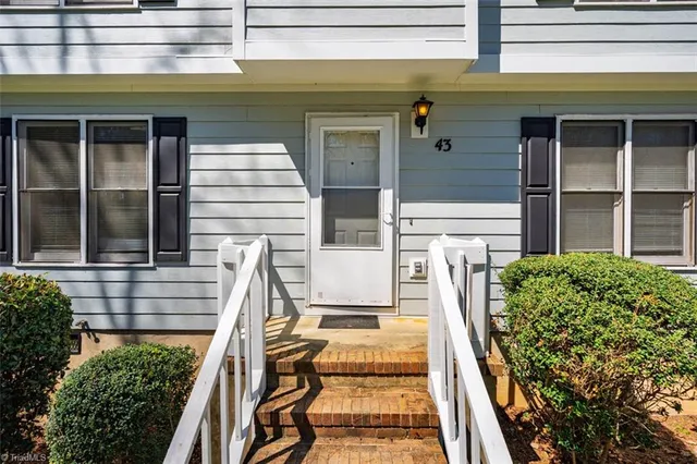 $209,000 | 121 Westview Drive, Unit 43, Carrboro, NC 27510