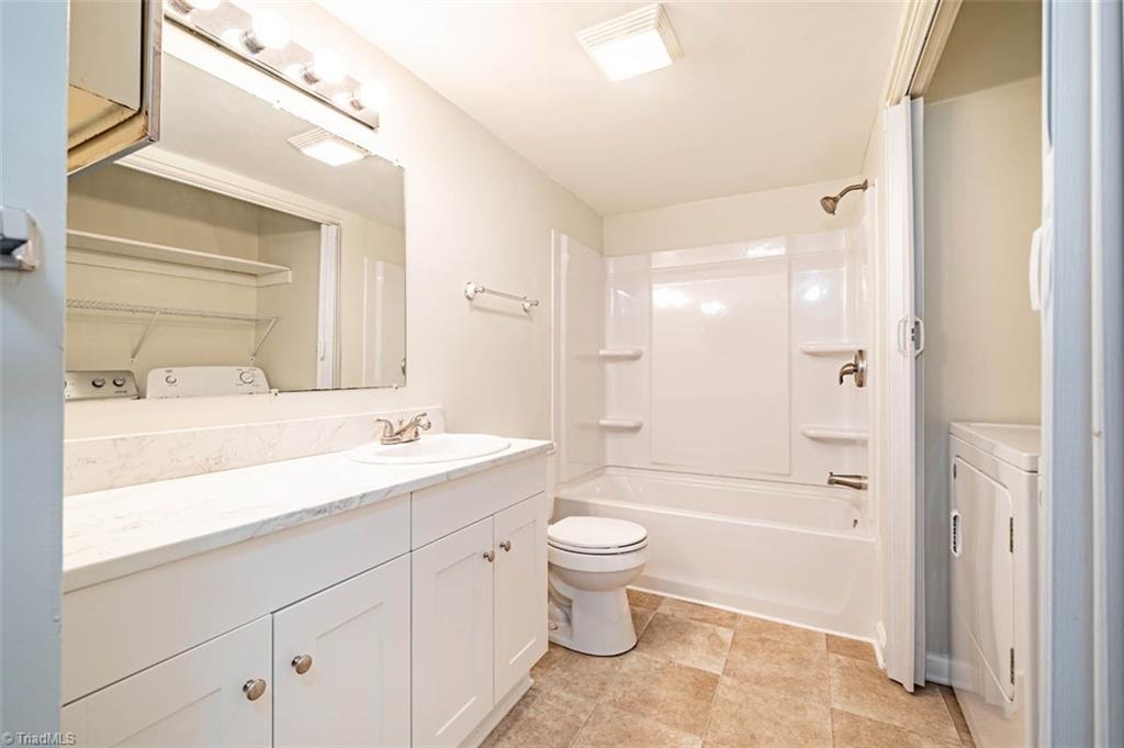 121 Westview Drive, Unit 43 Carrboro, NC 27510 - Photo 13 of 15 large bathroom