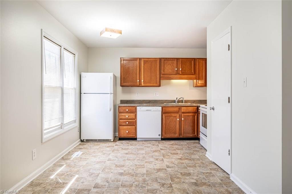 121 Westview Drive, Unit 43 Carrboro, NC 27510 - Photo 5 of 15 Eat in kitchen