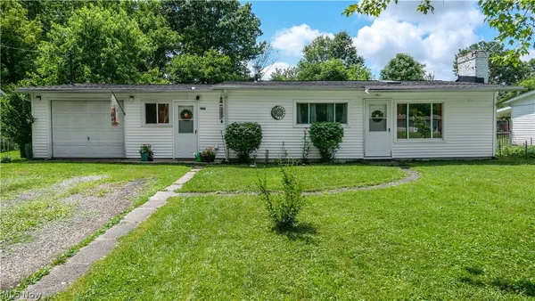 $194,900 | 12378 Eaton Boulevard, Grafton, OH 44044