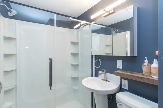 $5,200 | 211 New Canaan Road, Wilton, CT 06897