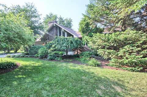 12269 White Lake Road Fenton, MI 48430 - Photo 2 of 32 20415721-1.JPG