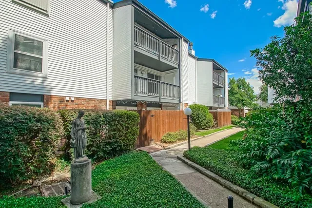 $164,000 | 832 South Clearview Parkway, Unit 224, New Orleans, LA 70123