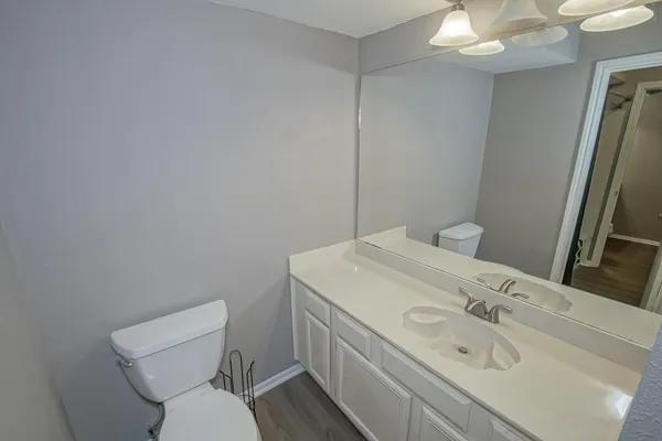 $164,000 | 832 South Clearview Parkway, Unit 224, New Orleans, LA 70123