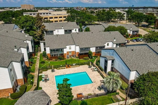 $164,000 | 832 South Clearview Parkway, Unit 224, New Orleans, LA 70123