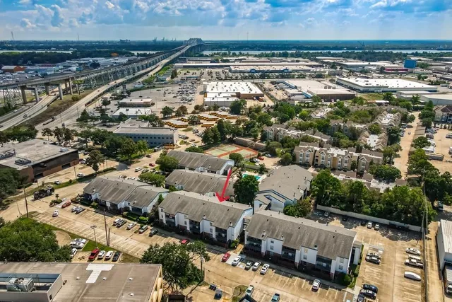 $164,000 | 832 South Clearview Parkway, Unit 224, New Orleans, LA 70123