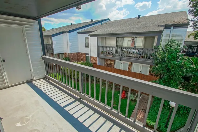 $164,000 | 832 South Clearview Parkway, Unit 224, New Orleans, LA 70123