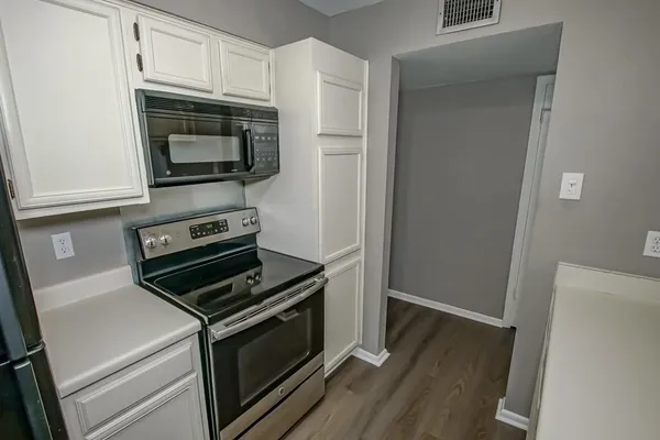 $164,000 | 832 South Clearview Parkway, Unit 224, New Orleans, LA 70123