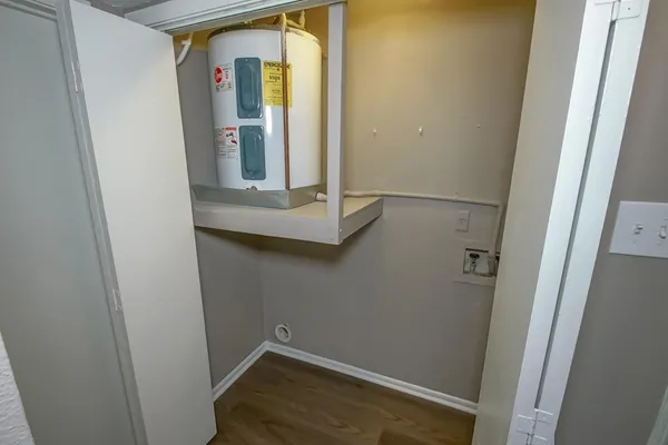 $164,000 | 832 South Clearview Parkway, Unit 224, New Orleans, LA 70123