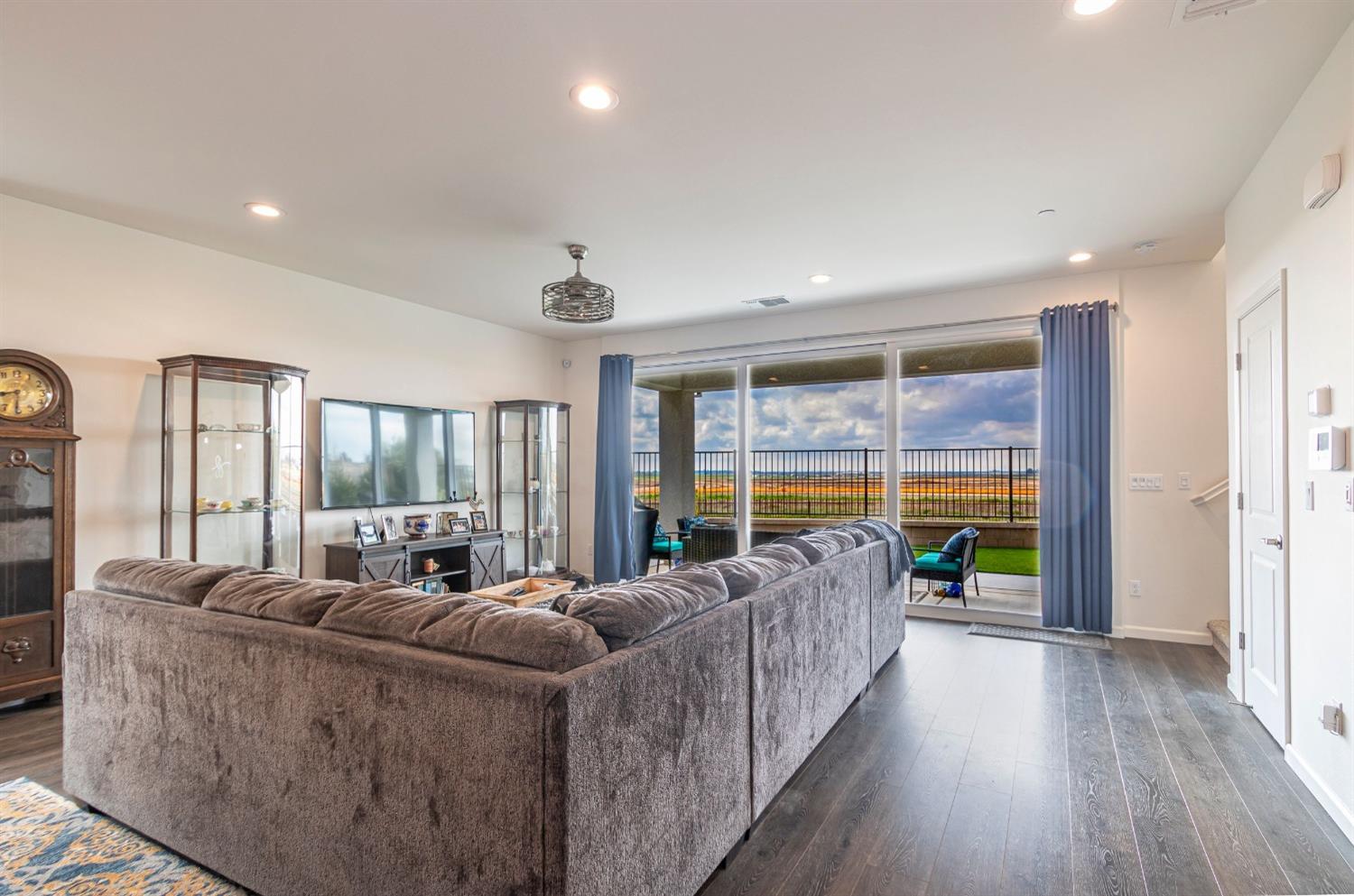 4262 Hillside Road Madera, CA 93636 - Photo 5 of 55 Gallery Image 5