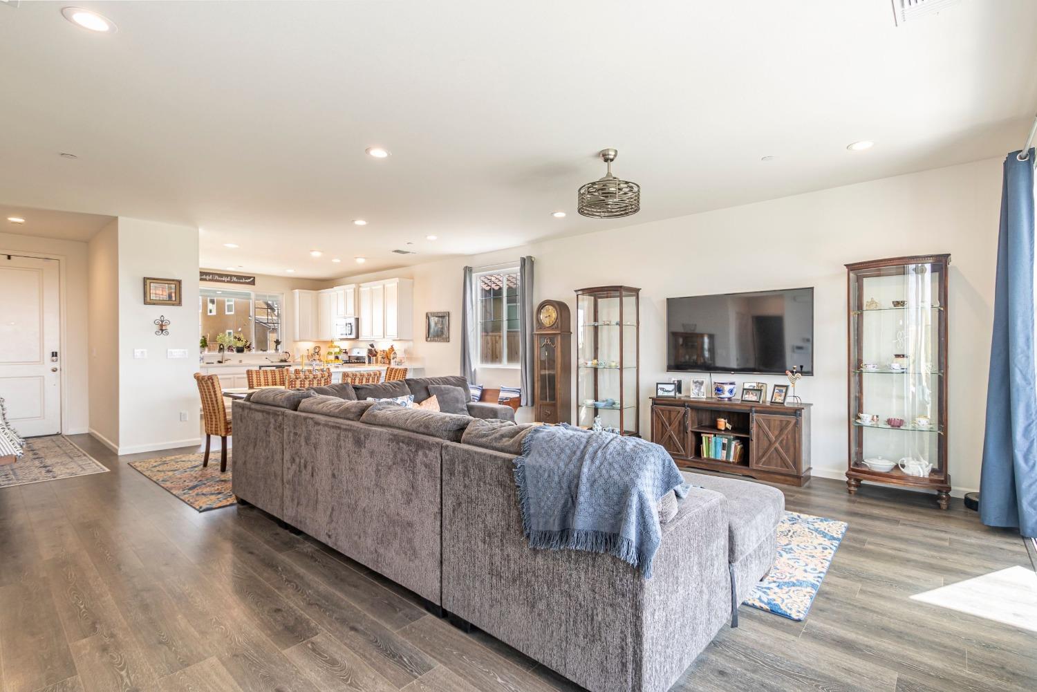 4262 Hillside Road Madera, CA 93636 - Photo 6 of 55 Gallery Image 6