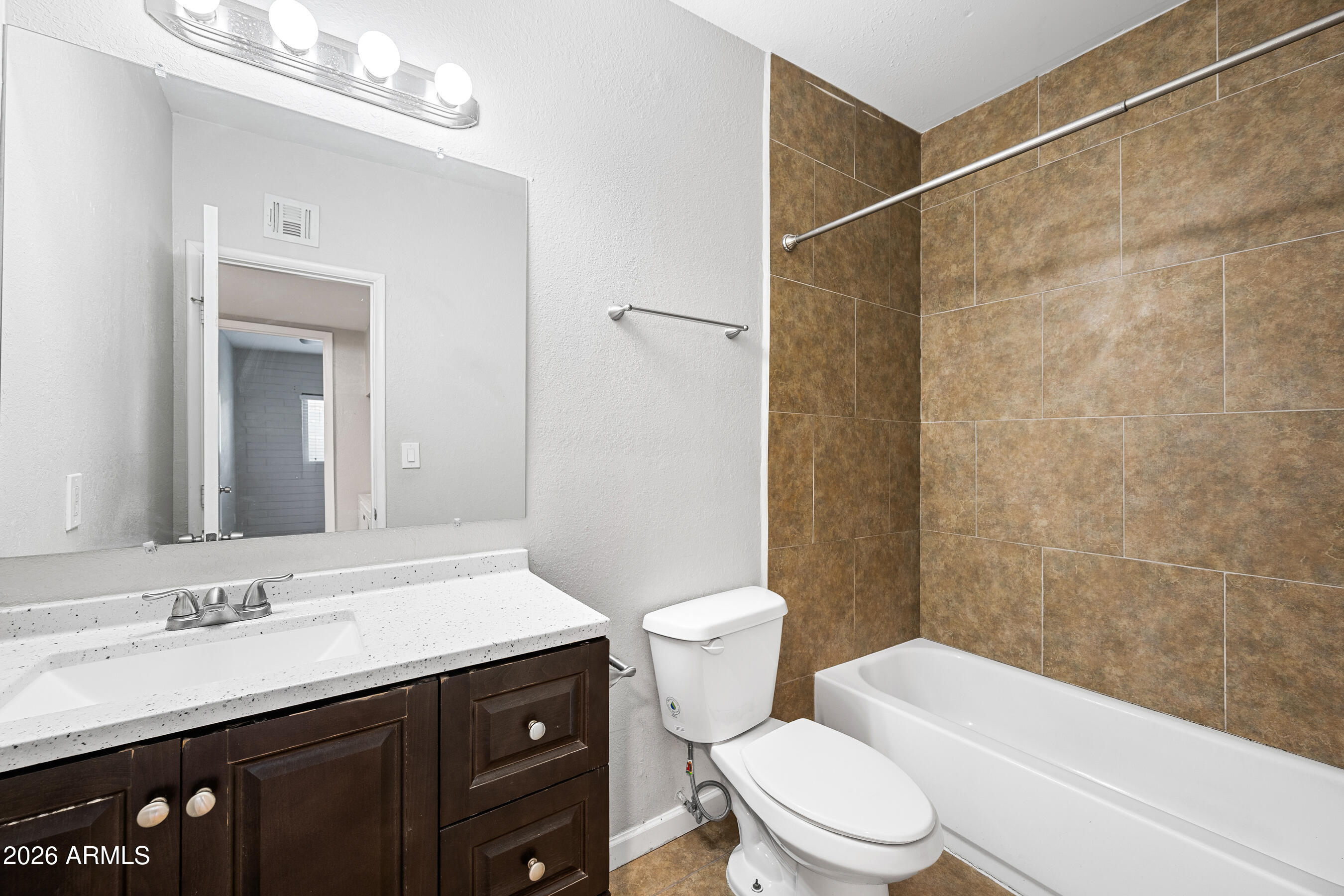 1518 West Colter Street, Unit 17 Phoenix, AZ 85015 - Photo 16 of 31 16-1518WCS17-ocupix-