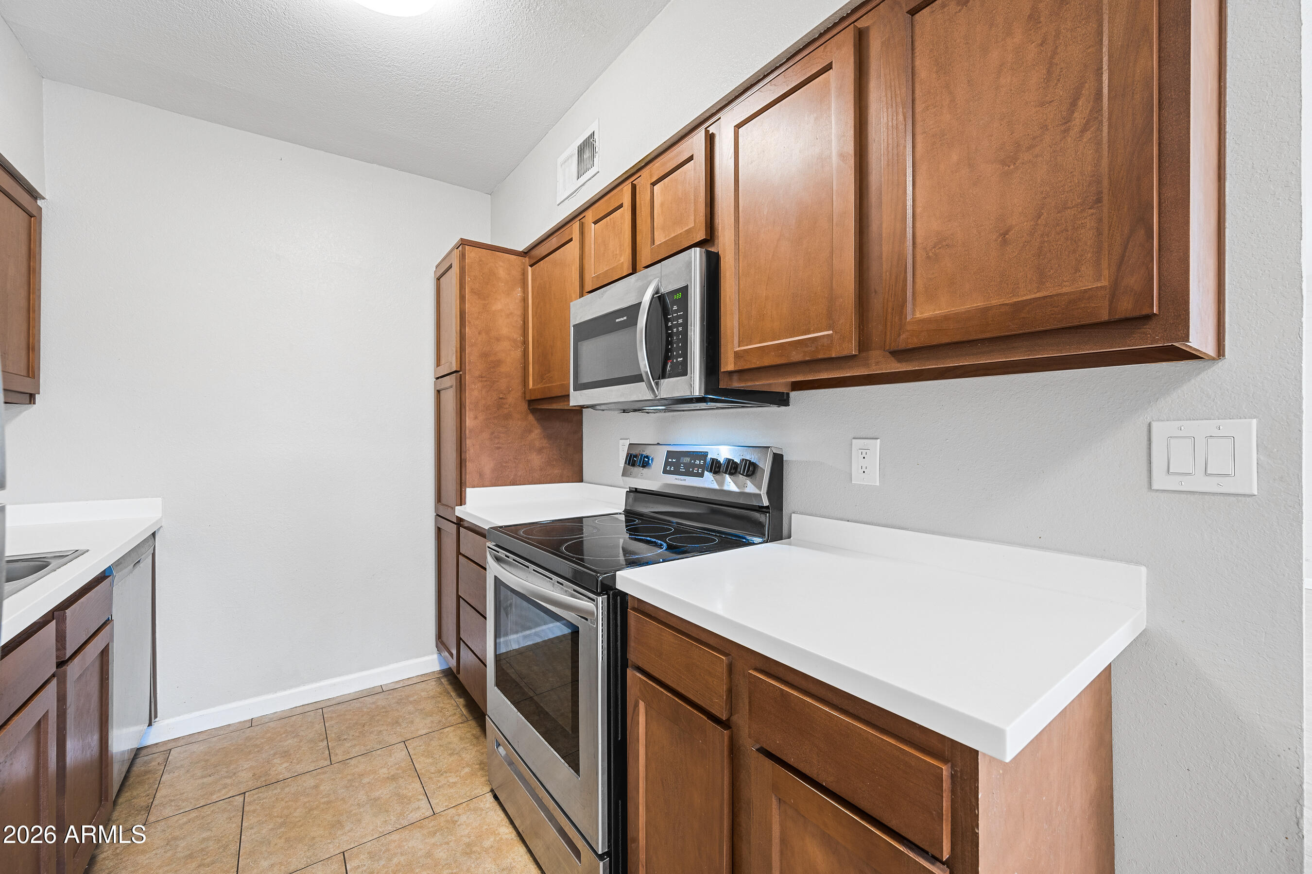 1518 West Colter Street, Unit 17 Phoenix, AZ 85015 - Photo 7 of 31 7-1518WCS17-ocupix-