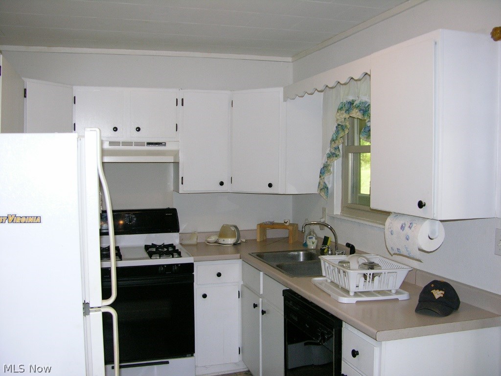 179 Highland Road Ellenboro, WV 26346 - Photo 7 of 14 Kitchen