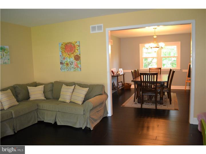 131 Beech Terrace Springfield, PA 19064 - Photo 11 of 24 Living Room