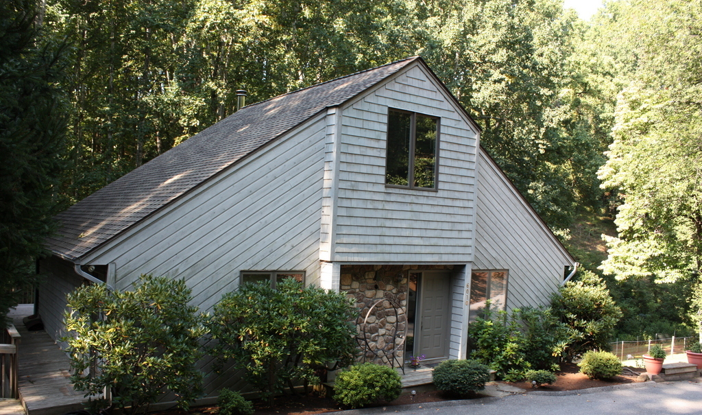 6010 2 Ford Road Roanoke, VA 24018 - Photo 1 of 18 Front