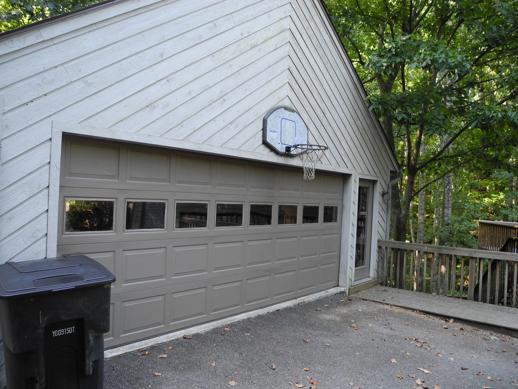 6010 2 Ford Road Roanoke, VA 24018 - Photo 3 of 18 Double Detached Garage