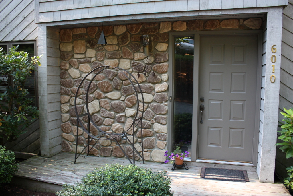 6010 2 Ford Road Roanoke, VA 24018 - Photo 4 of 18 Entry