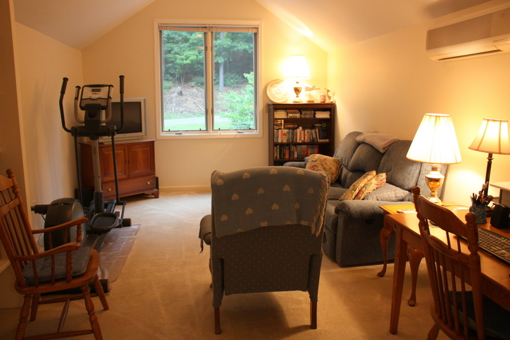 6010 2 Ford Road Roanoke, VA 24018 - Photo 9 of 18 Family Room