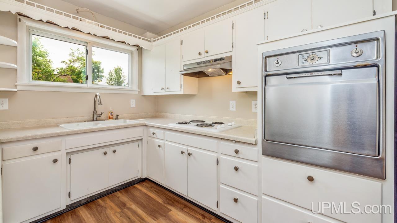 424 Maple Street Kingsford, MI 49802 - Photo 8 of 37