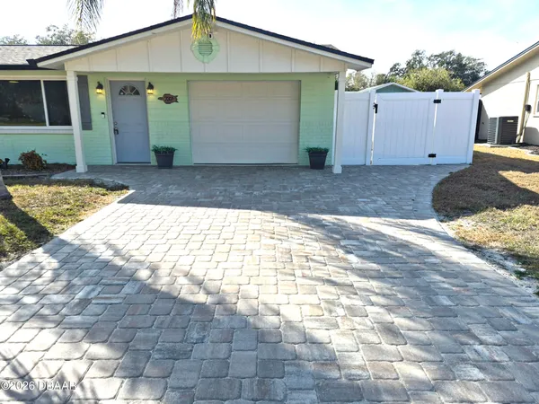 $1,800 | 737 5th Street, Port Orange, FL 32129