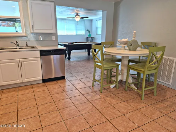 $1,800 | 737 5th Street, Port Orange, FL 32129