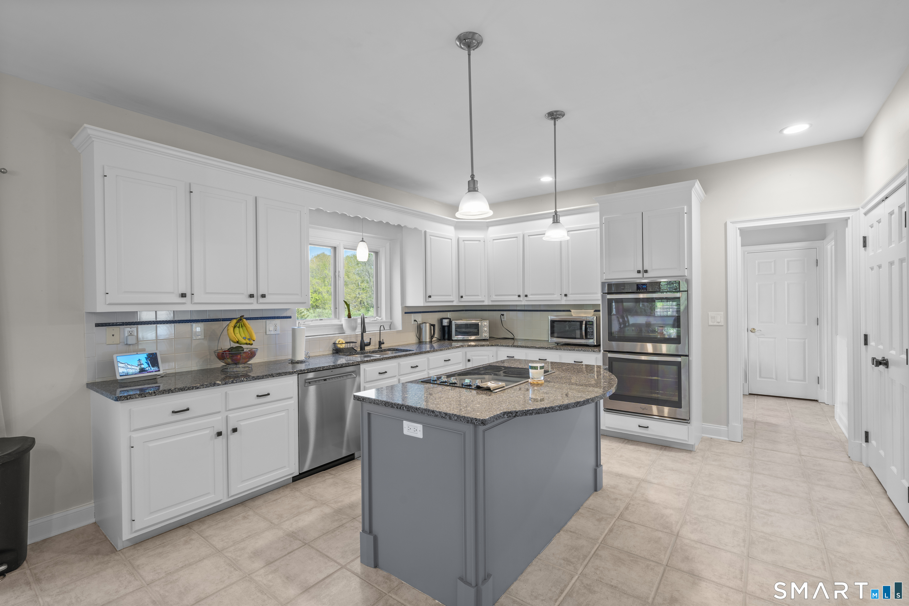 332 Hattertown Road Monroe, CT 06468 - Photo 8 of 37