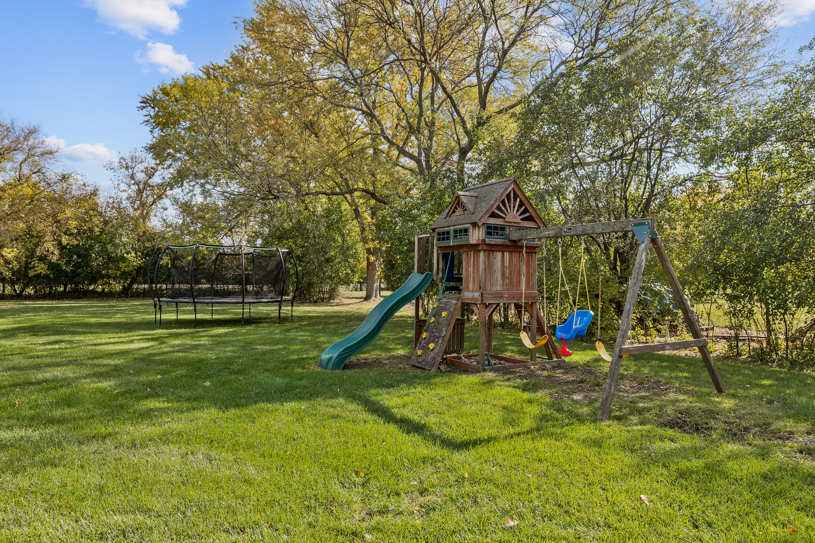 2544 Rfd Shenandoah Lane Long Grove, IL 60047 - Photo 9 of 10 a view of a house with a park