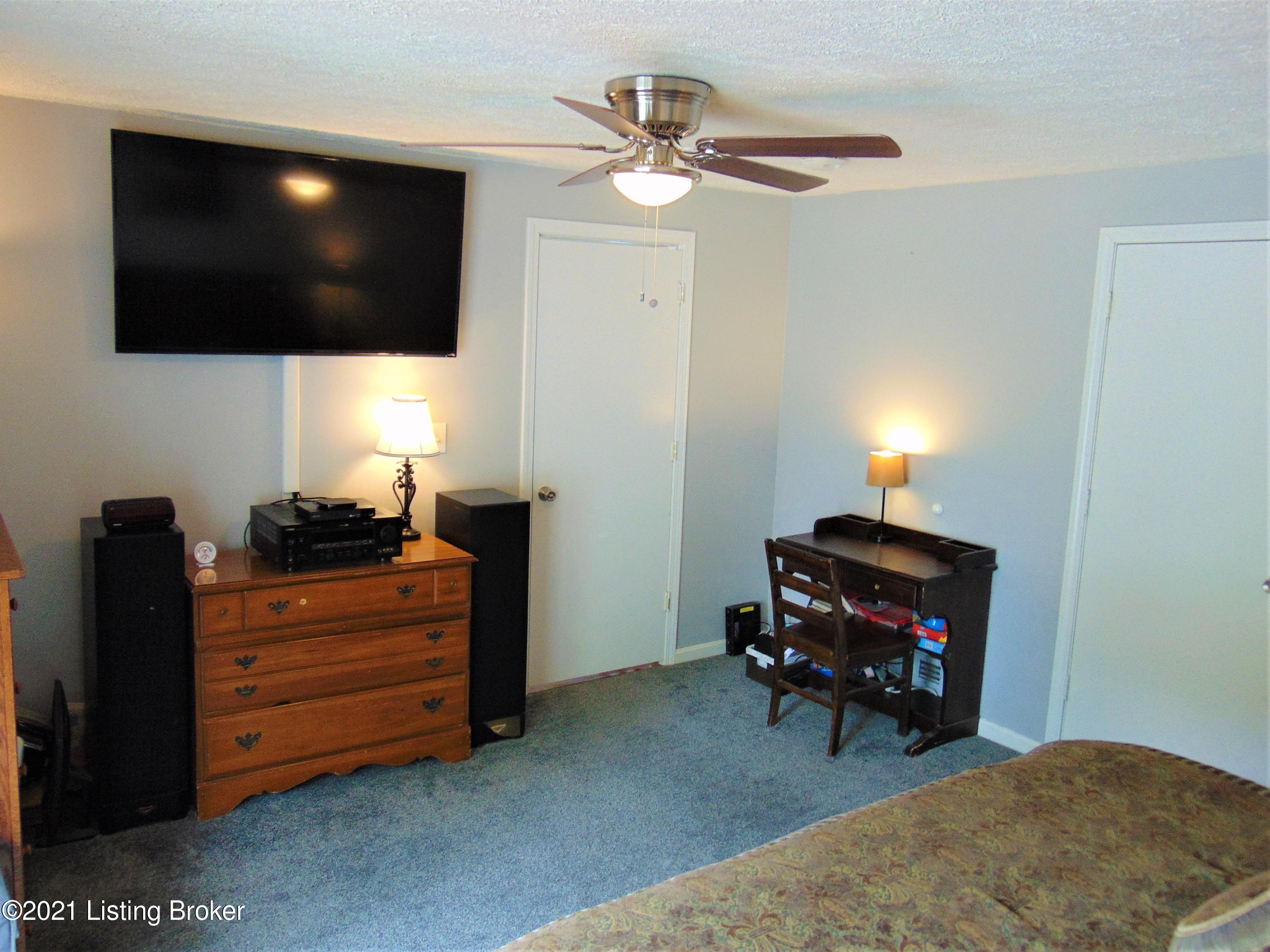 6601 Delton Road Louisville, KY 40258 - Photo 32 of 65 SPACIOUS!