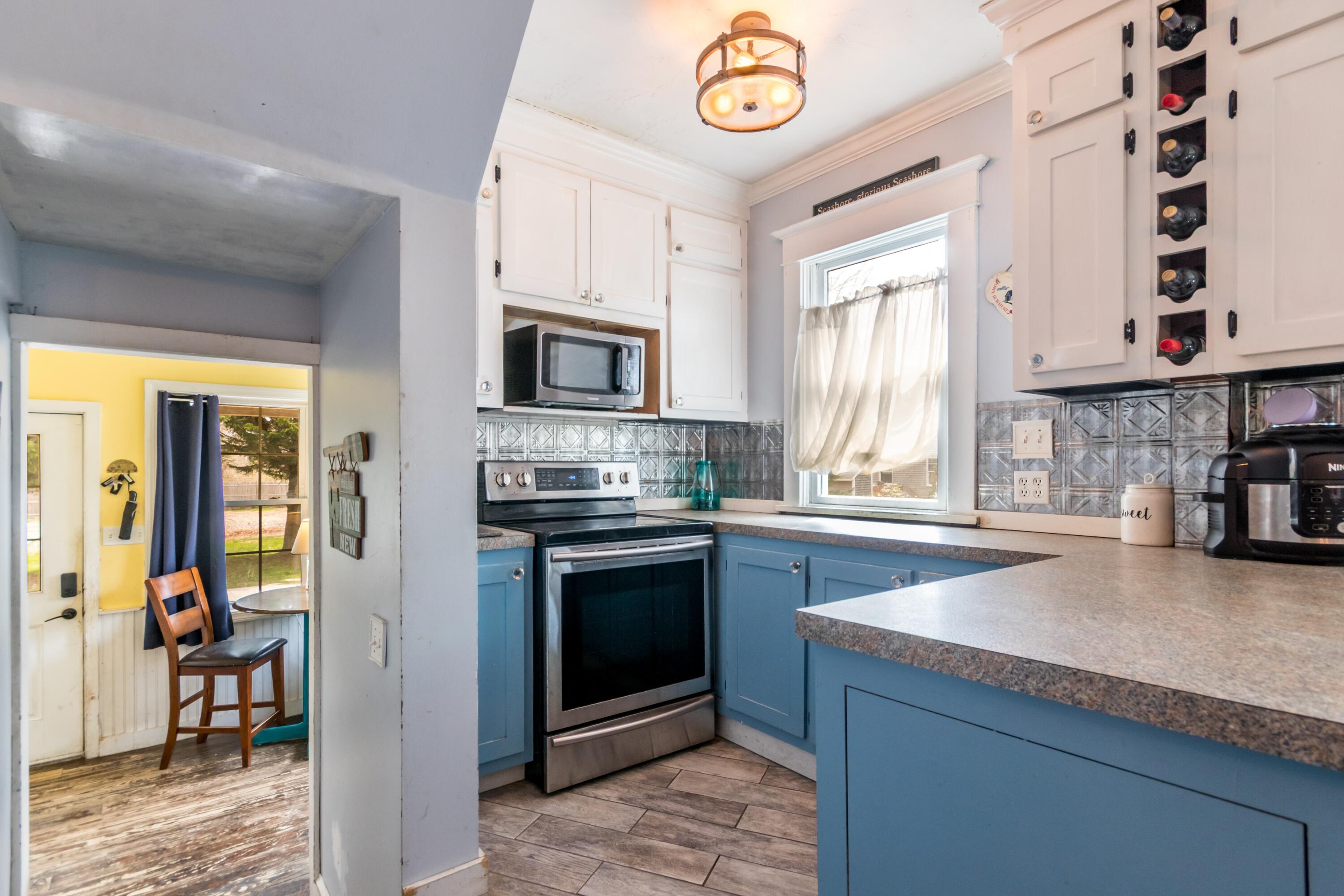 24 Old Bridge Road Buzzards Bay, MA 02532 - Photo 14 of 43 Kitchen with stainless appliances