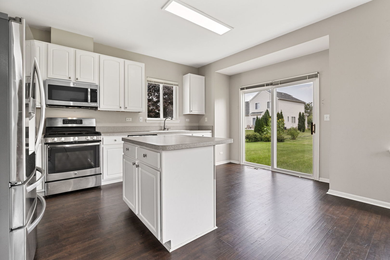 801 South Parkside Drive Round Lake, IL 60073 - Photo 6 of 34