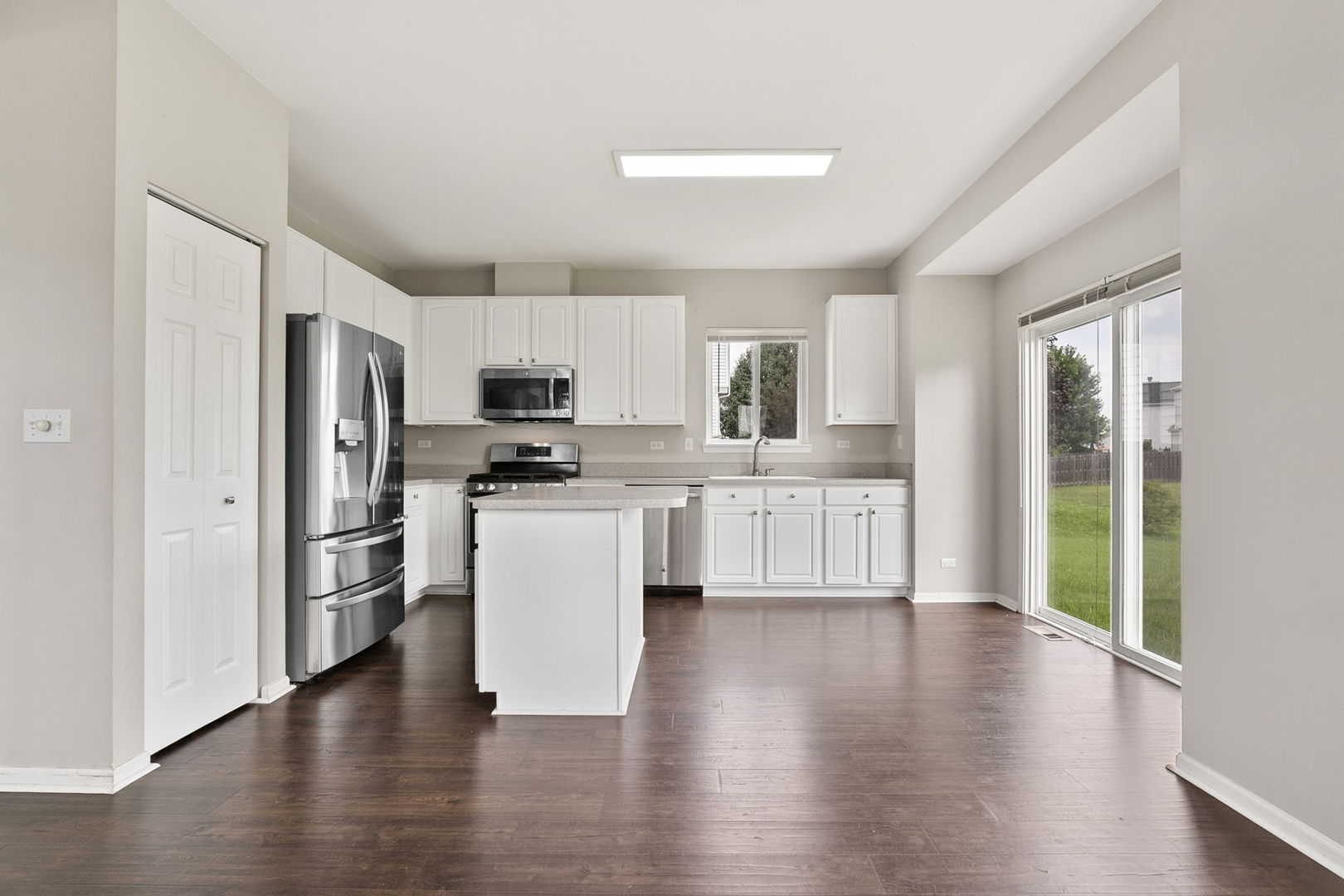 801 South Parkside Drive Round Lake, IL 60073 - Photo 7 of 34