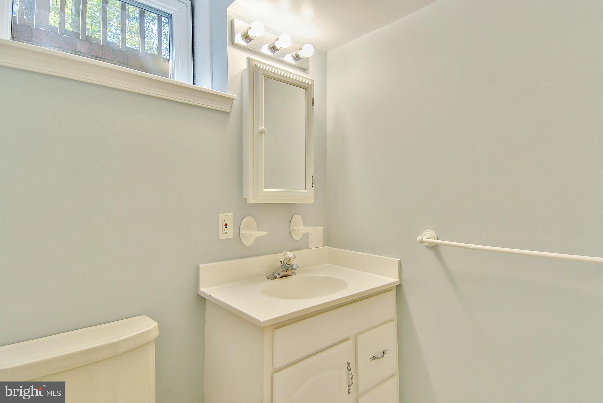 1502 Red Oak Drive Silver Spring, MD 20910 - Photo 25 of 30 Bath