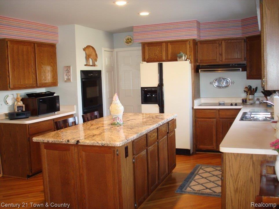 1170 Greenleaf Drive Rochester, MI 48309 - Photo 10 of 21 Kitchen