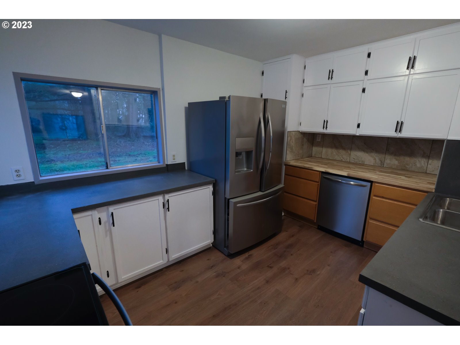 122 Talbott Road Salkum, WA 98582 - Photo 20 of 32 a kitchen with stainless steel appliances cabinets and wooden floor