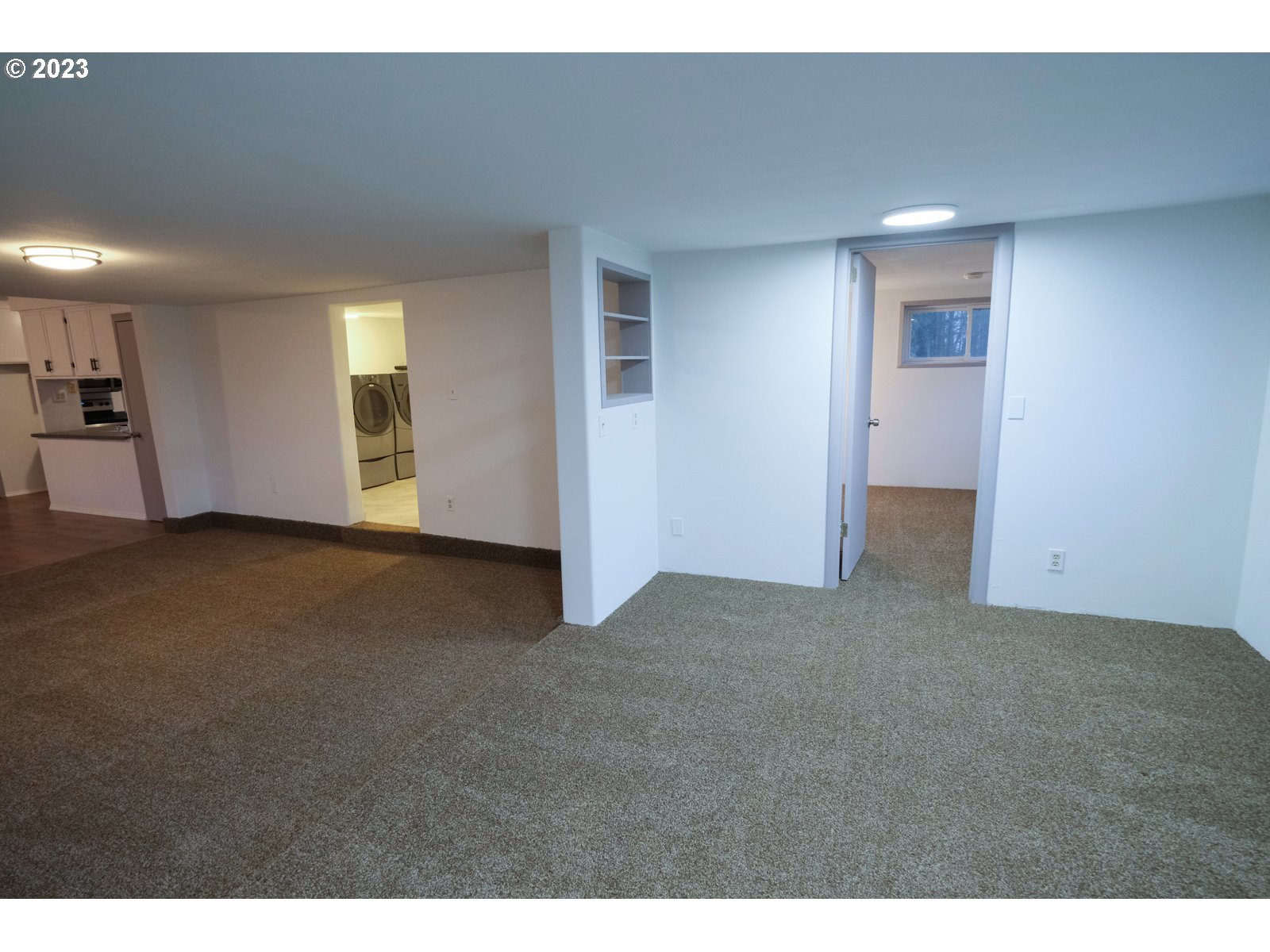122 Talbott Road Salkum, WA 98582 - Photo 26 of 32 a view of an empty room with kitchen and closet area