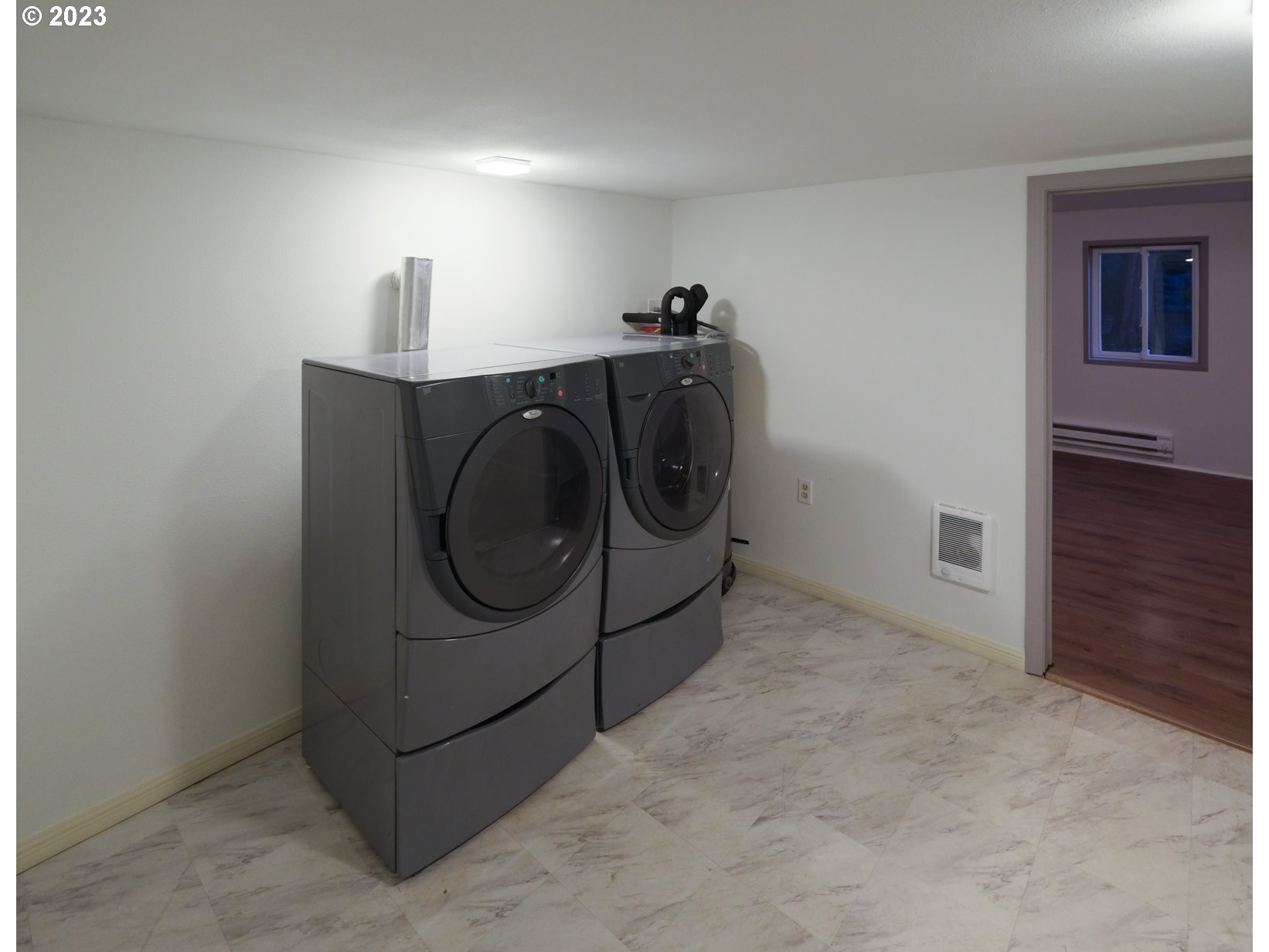 122 Talbott Road Salkum, WA 98582 - Photo 28 of 32 a utility room with dryer and washer