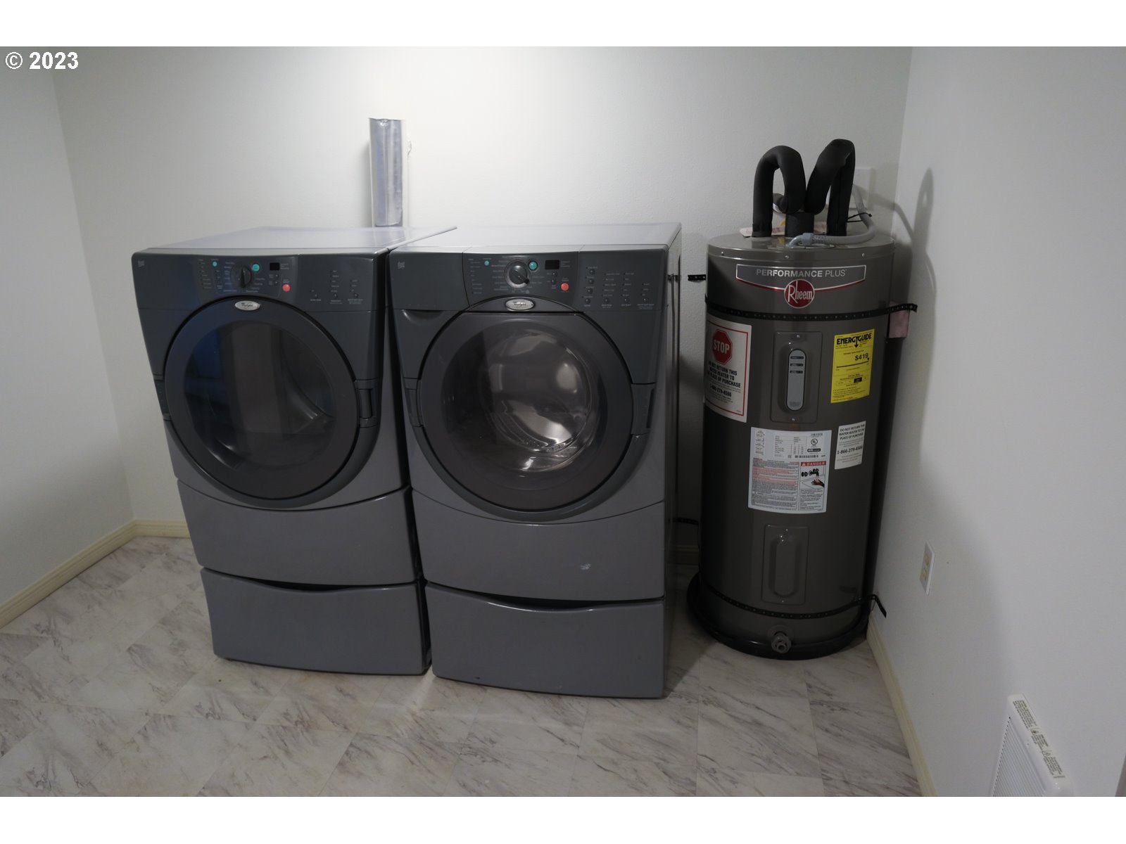 122 Talbott Road Salkum, WA 98582 - Photo 29 of 32 a utility room with dryer and washer