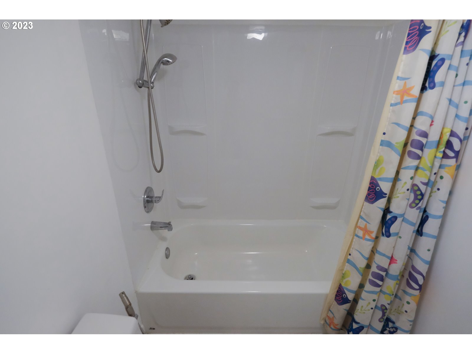 122 Talbott Road Salkum, WA 98582 - Photo 31 of 32 a bathroom with a bathtub and a shower