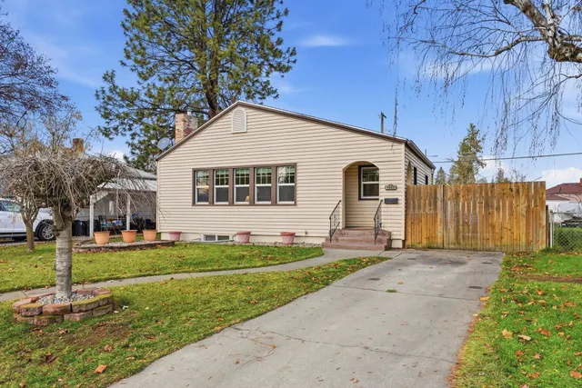 $325,000 | 1023 East Queen Avenue, Spokane, WA 99207